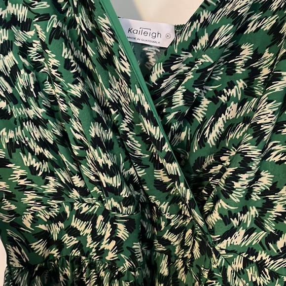 Cropped Jumpsuit - Picture 4 of 6